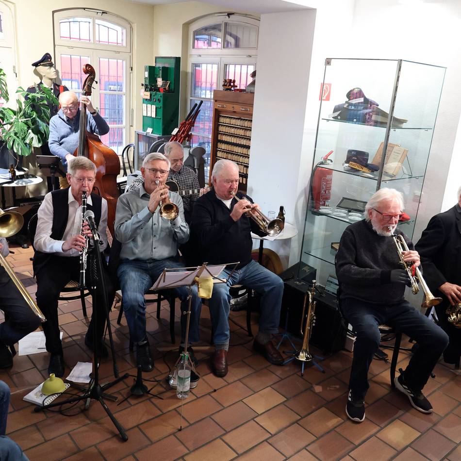 Musik in Korschenbroich: Große Combo mit drei Trompeten und viel Charme