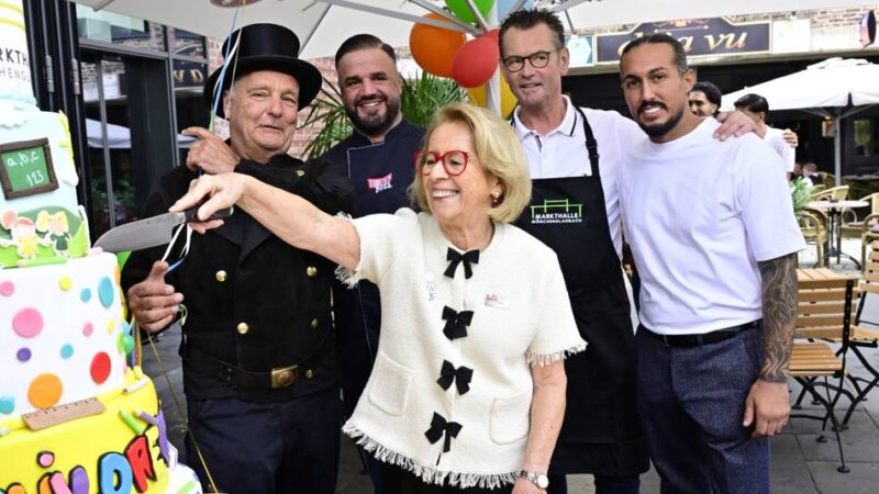 Weltkindertag in Mönchengladbach: Sieben-Stockwerke-Torte hilft Kindern und der Tafel