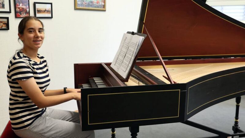 Preisträgerin bei „Jugend Musiziert“: Warum Ayse Kübra Özegen ein 600 Jahre altes Instrument liebt