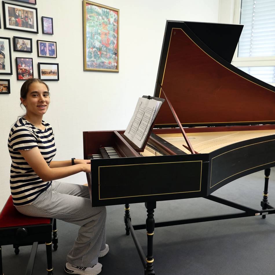 Preisträgerin bei „Jugend Musiziert“: Warum Ayse Kübra Özegen ein 600 Jahre altes Instrument liebt
