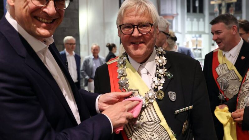 Brauchtum in Mönchengladbach: Jubeldiplom und glänzendes Silber – alles bereit für das Stadtschützenfest