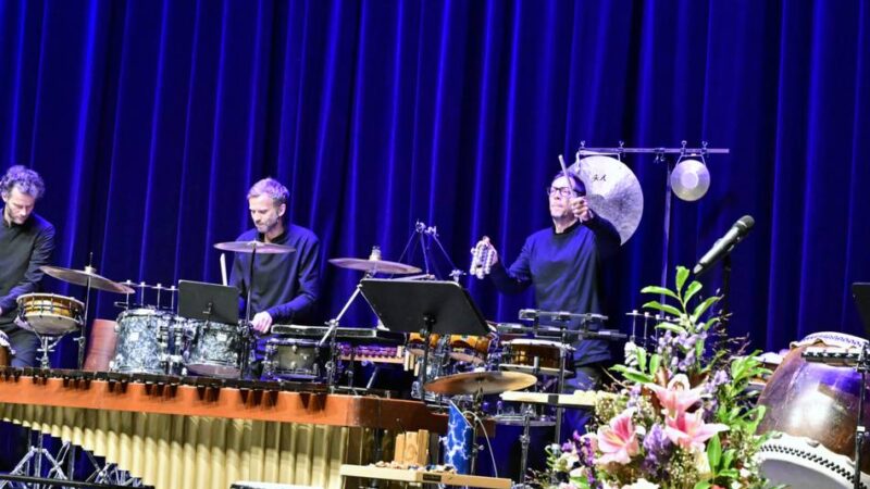 „Elbtonal Percussion“ in Mönchengladbach: Ein Trommelwirbel mit archaischer Wucht