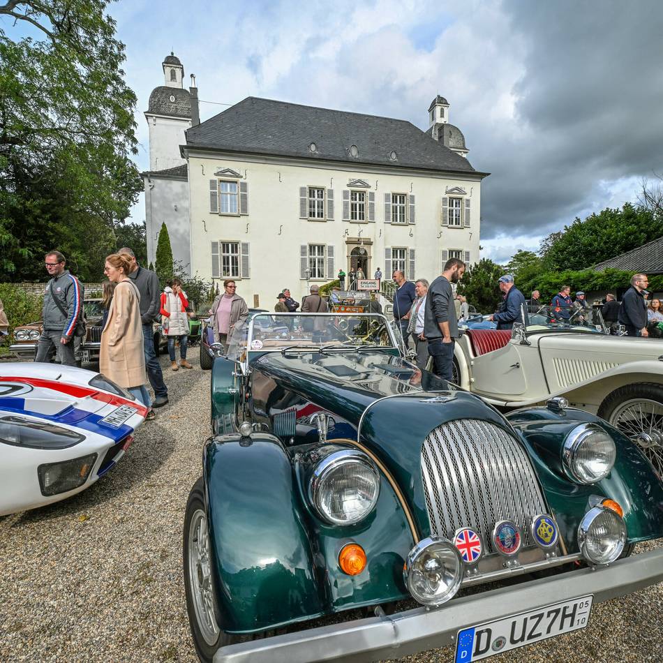 Autotreff für Nostalgiker: Hunderte Oldtimer bei „Cars & Castle“ erwartet