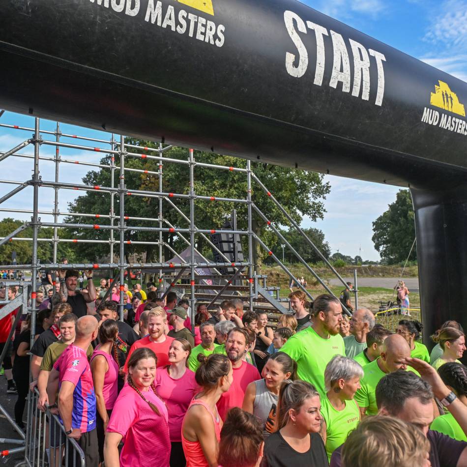 Ausdauer, Schlamm und Teamgeist: 20.000 Teilnehmer bei Mud Masters in Weeze