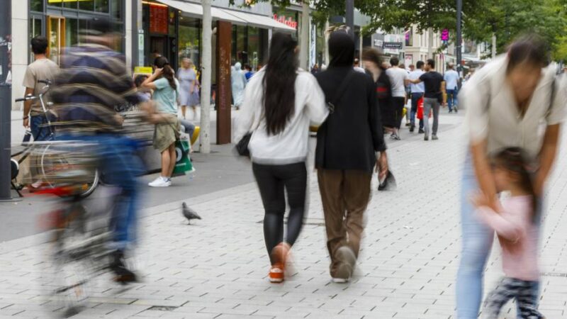 Einkaufsmeile in Düsseldorf: Streitthema Radverkehr auf der Schadowstraße – Stadt prüft Zebrastreifen und Ampel