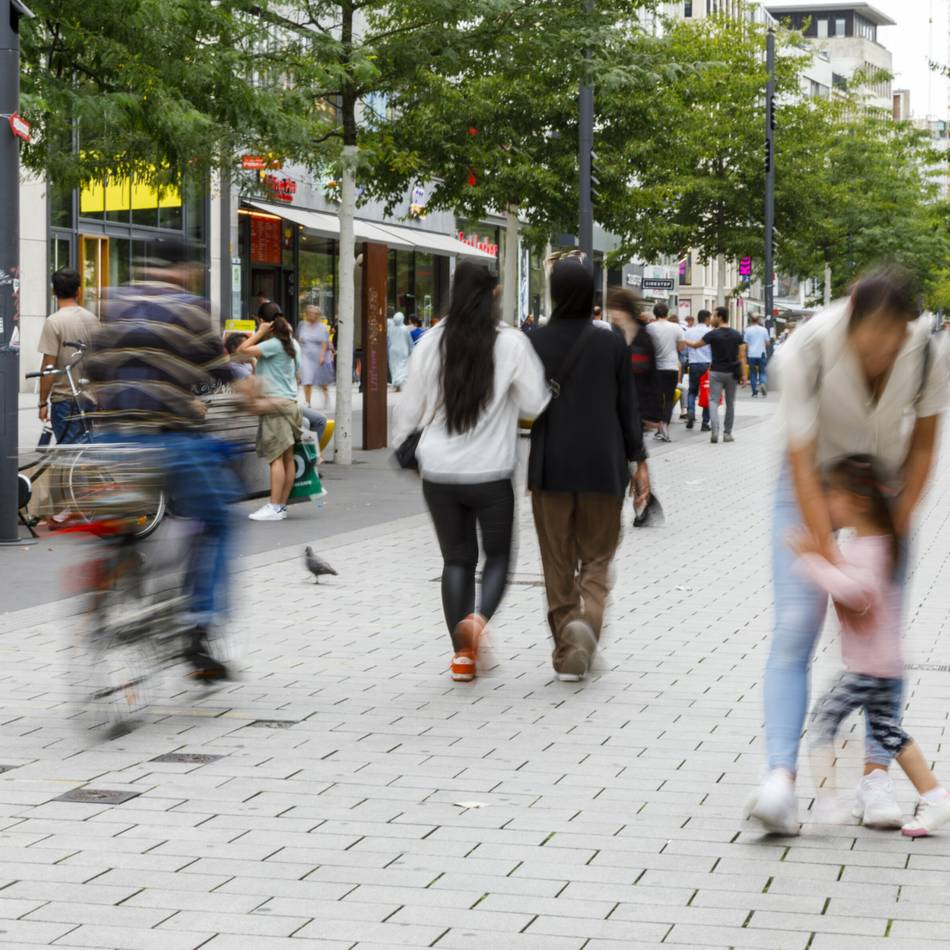 Einkaufsmeile in Düsseldorf: Streitthema Radverkehr auf der Schadowstraße – Stadt prüft Zebrastreifen und Ampel