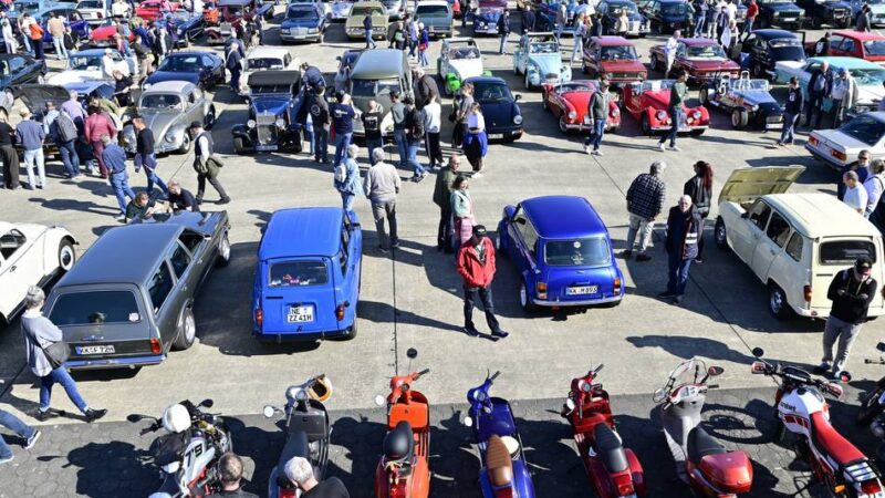 Am Flughafen Mönchengladbach: Großer Andrang beim letzten „Oldtimer Fly & Drive In“ 2025