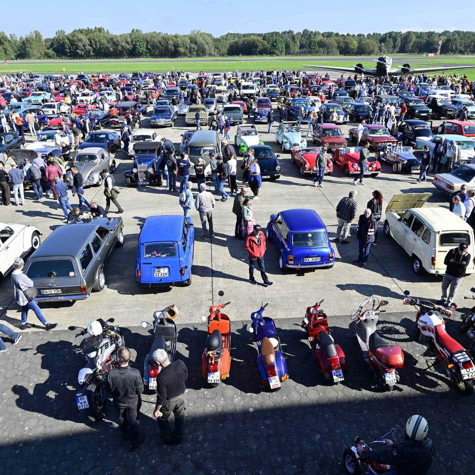 Am Flughafen Mönchengladbach: Großer Andrang beim letzten „Oldtimer Fly & Drive In“ 2025