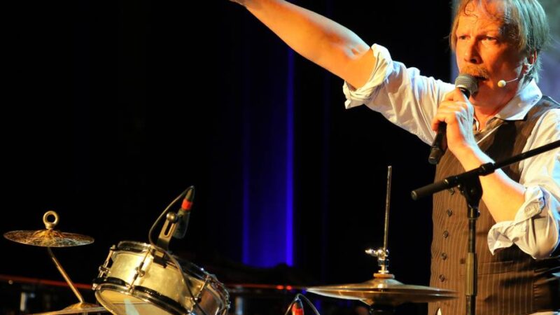 Alle Plätze waren besetzt: Pawel Popolski begeistert das Publikum in der Rheinberger Stadthalle