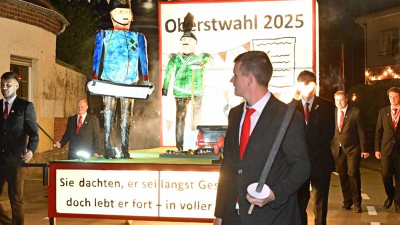Brauchtum in Korschenbroich: Glehn feiert bei Kaiserwetter den König