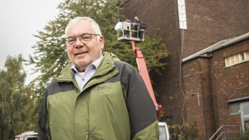 Neue Installation in Meerbusch: Wie Osterath zu seinem eigenen Schriftzug kam