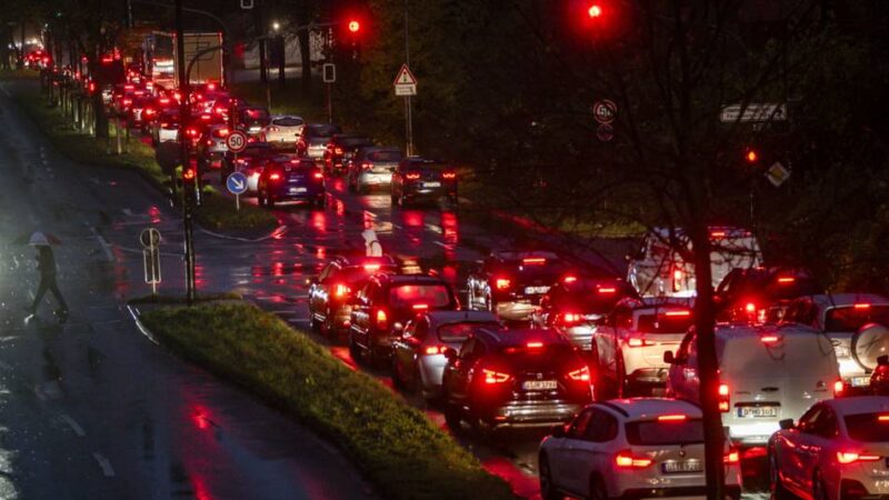 Vor der Sanierung der A59: Stadt erneuert Fahrbahn der Frankfurter Straße in Düsseldorf