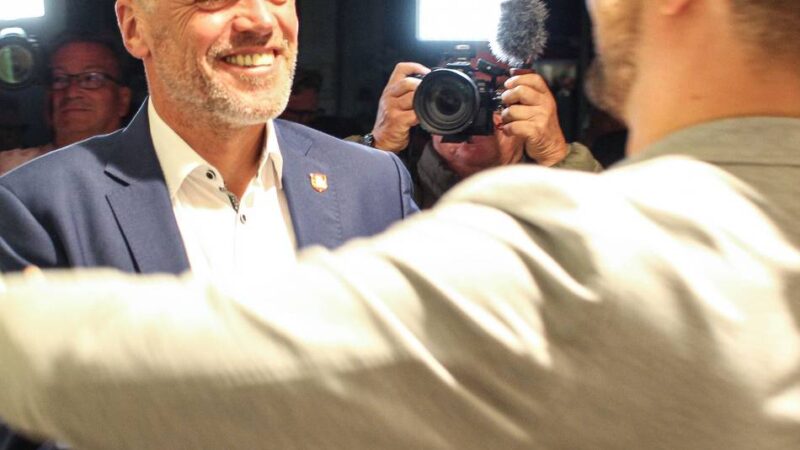 Bürgermeisterwahl 2025 in Grevenbroich: Krützen sichert sich die dritte Amtszeit im ersten Anlauf
