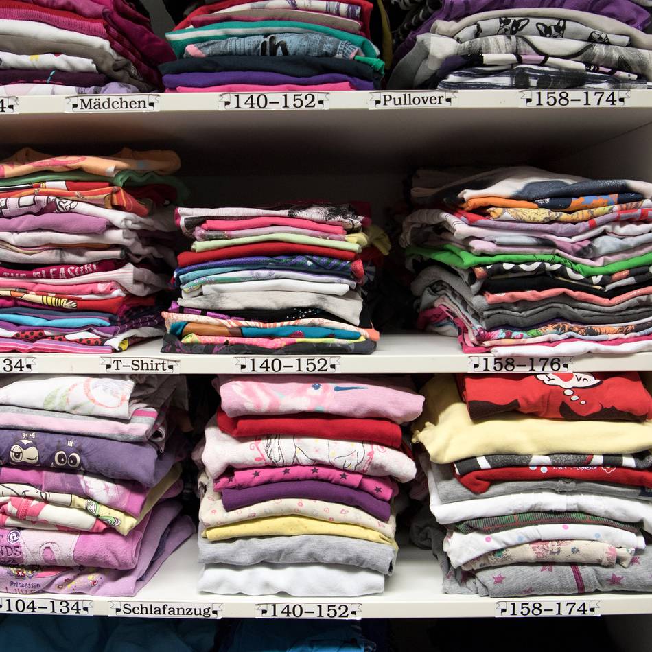 Aktion des Sozialdienstes in Hilden: Kleiderkammer macht Sommerschlussverkauf