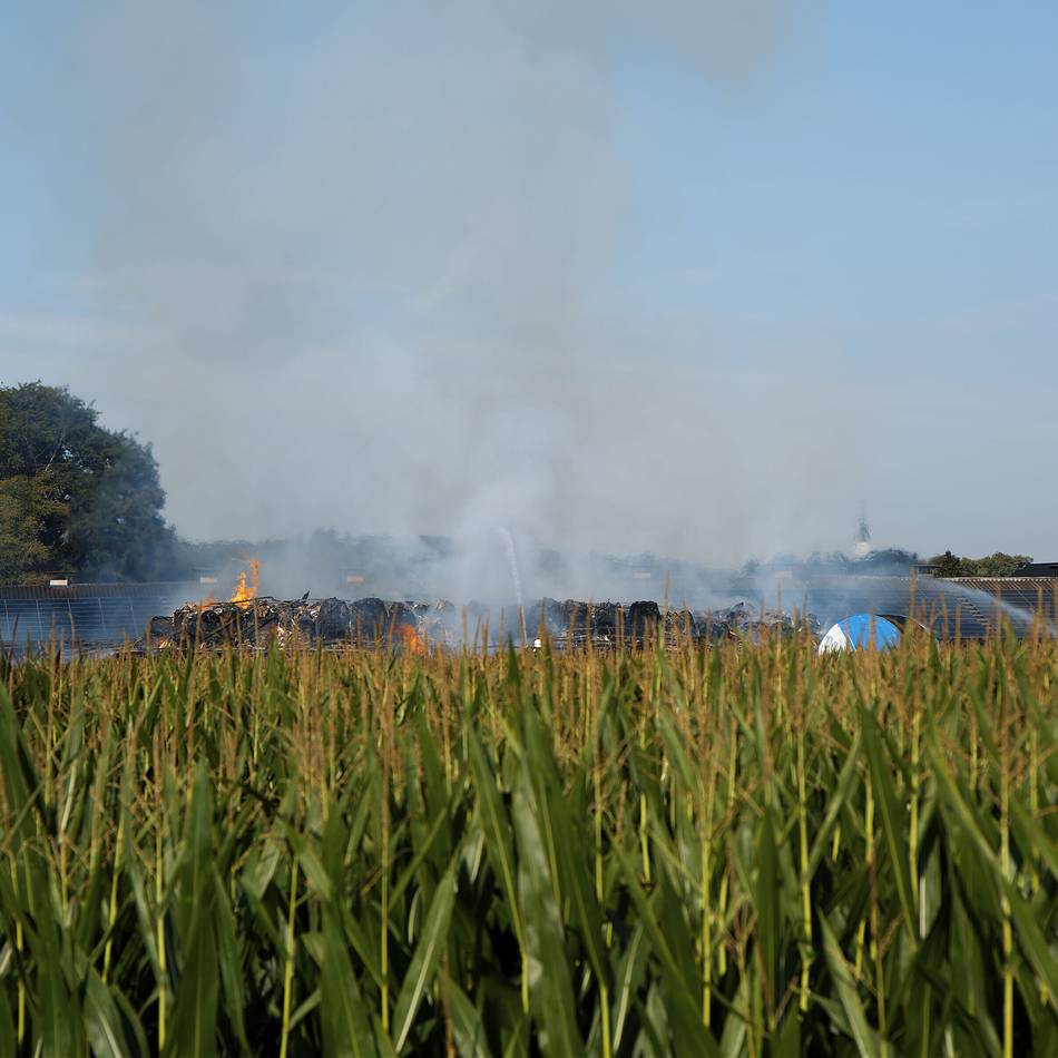 „Keine Gefahr für Bevölkerung“: Brand einer Halle in Labbeck – Feuerwehr-Einsatz nach fast drei Tagen beendet