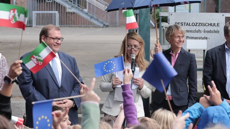 Verkehr in Krefeld: Schulstraßenexperiment an Pestalozzischule gestartet