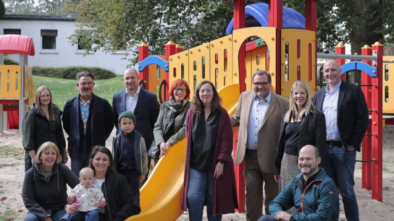 Bildung in Krefeld: Schulen und Kitas erhalten neue Spielgeräte