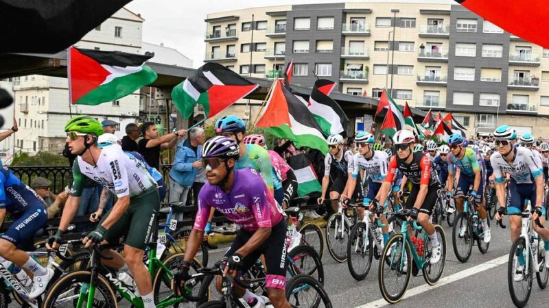 Bernal gewinnt: Erneute Proteste sorgen für Verkürzung der 16. Vuelta-Etappe