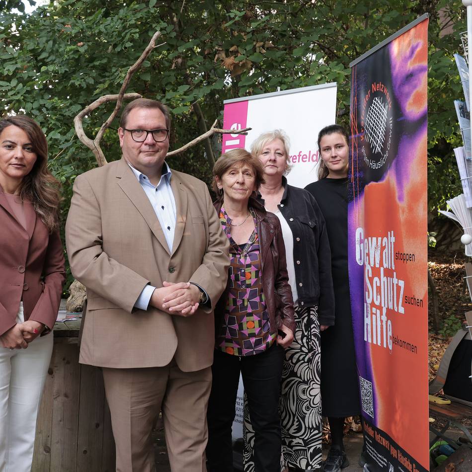 Im Stadtbad in Krefeld: 350 Besucher bei Ausstellung „Was ich anhatte…“