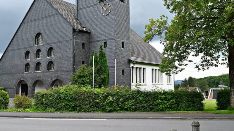 St. Apollinaris Wermelskirchen: Pfarrfest mit viel Musik und Kindertrödel
