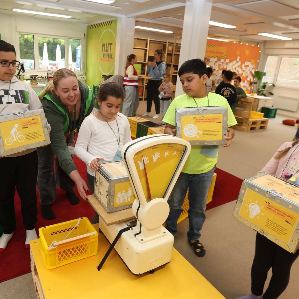 In der „Mutreiferei“ in Leverkusen: „Mintmachtag“ – wenn 150 Kinder zu Forschern werden