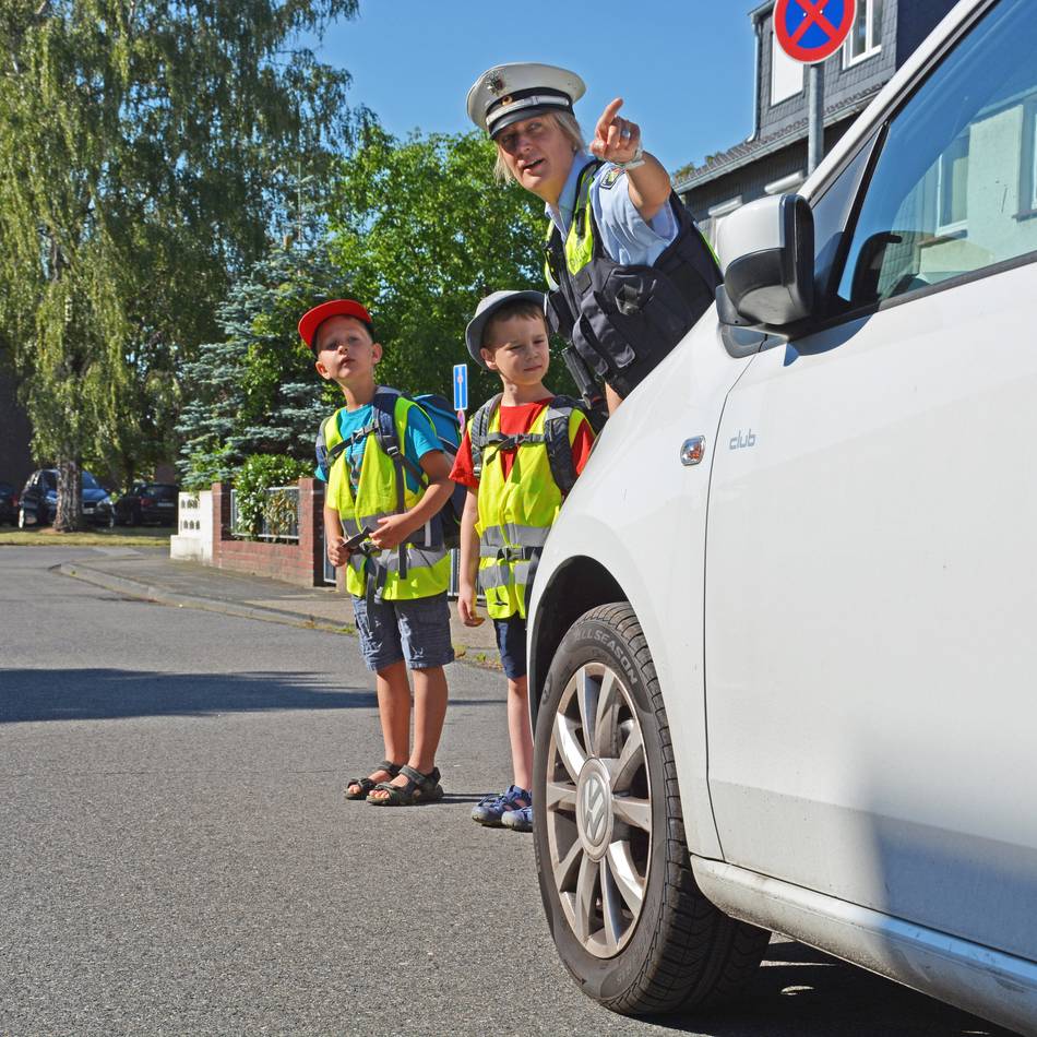 Polizeikontrollen zum Schulstart in Mettmann: Über 300 Raser zum Schulstart im Kreis Mettmann