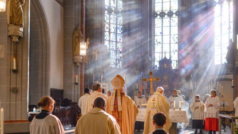 150 Jahre Steyler Mission: Festwoche Steyler Mission mit Kardinal und scheidendem Pfarrer