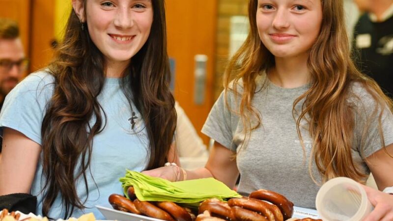 Herbstfest an der Realschule Hückeswagen:   Nach dem Festakt feiert die Realschule in ihr Jubiläumsschuljahr