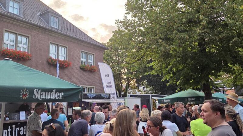 Foodtrucks in Meerbusch: Letzter Feierabendmarkt des Jahres in Osterath