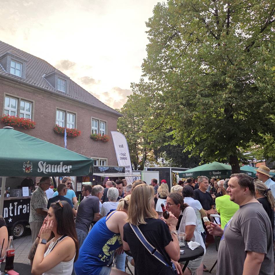 Foodtrucks in Meerbusch: Letzter Feierabendmarkt des Jahres in Osterath