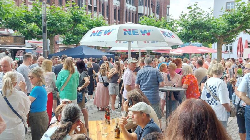Treff auf dem Markt in Grevenbroich: Letzter Feierabendmarkt der Saison am Mittwoch
