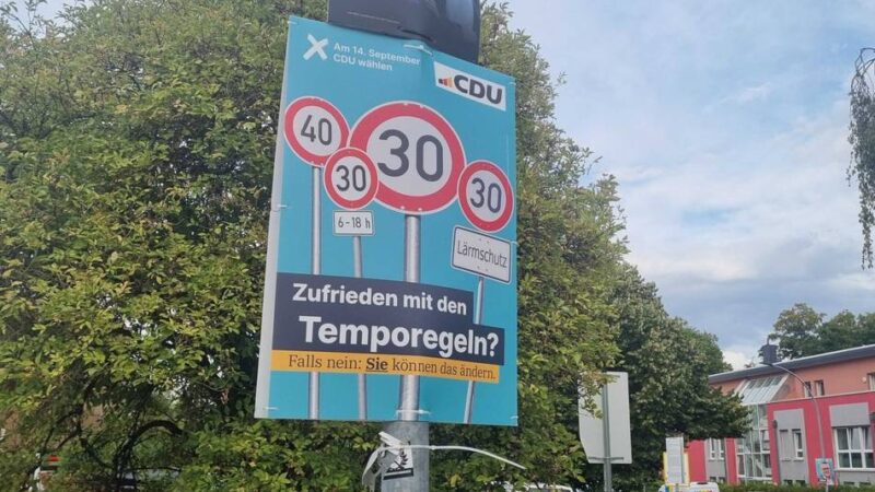 Zur Kommunalwahl 2025 in Mönchengladbach: CDU wirbt mit Verkehrsschildern auf Wahlplakaten – ist das erlaubt?