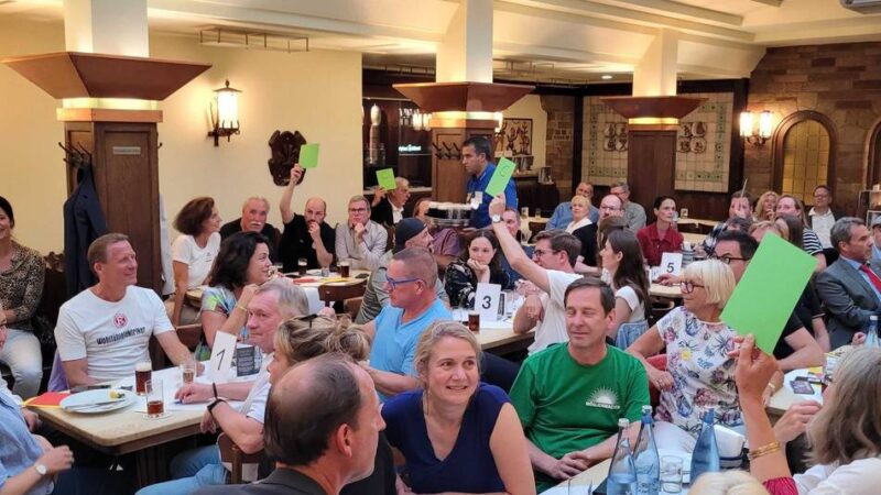 „Urlaub vom Wahlkampf“: Quiz-Duell der Düsseldorfer OB-Kandidaten – das ist der Sieger