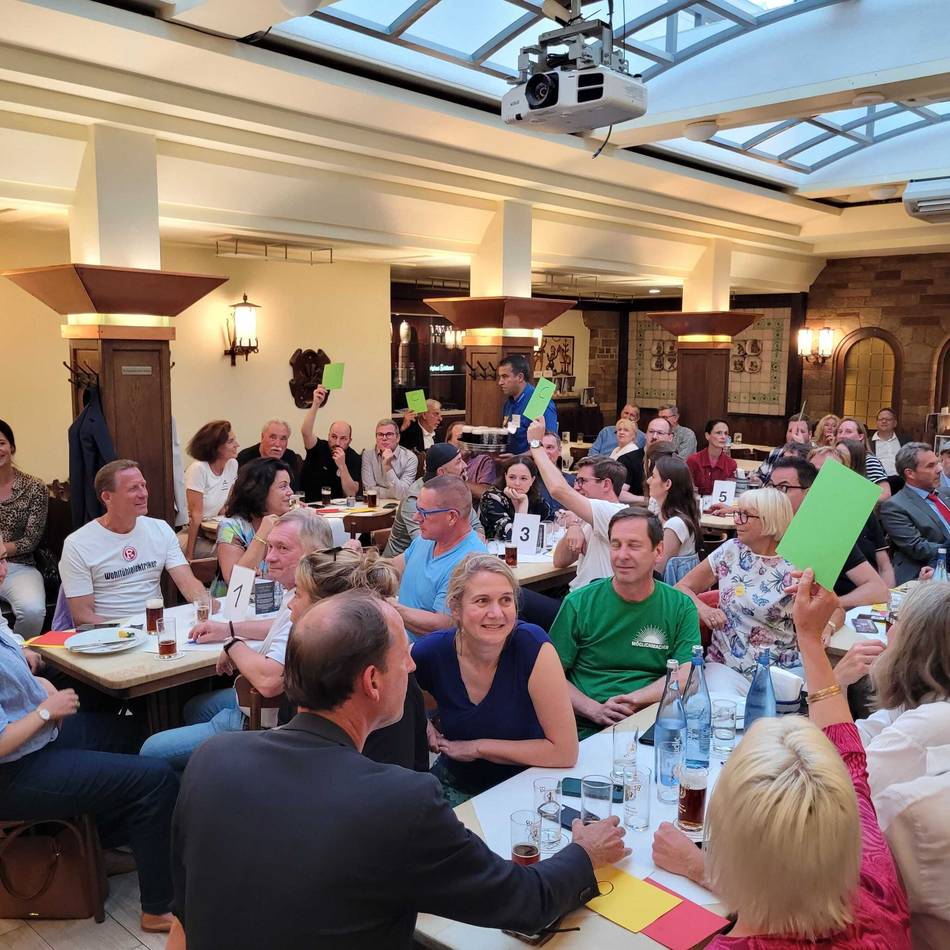„Urlaub vom Wahlkampf“: Quiz-Duell der Düsseldorfer OB-Kandidaten – das ist der Sieger