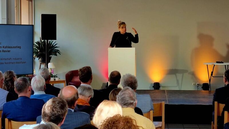 Entwicklungskonferenz in Erkelenz: Mona Neubaur verspricht Bürgerrat fürs Rheinische Revier