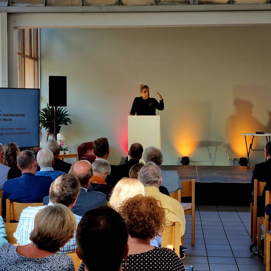 Entwicklungskonferenz in Erkelenz: Mona Neubaur verspricht Bürgerrat fürs Rheinische Revier