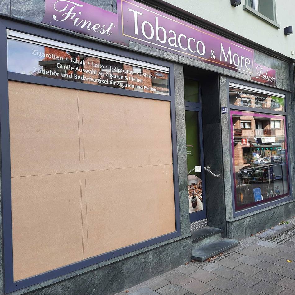 Tatort Kavarinerstraße: Einbrecher schlägt Scheibe von Tabakladen in Kleve ein