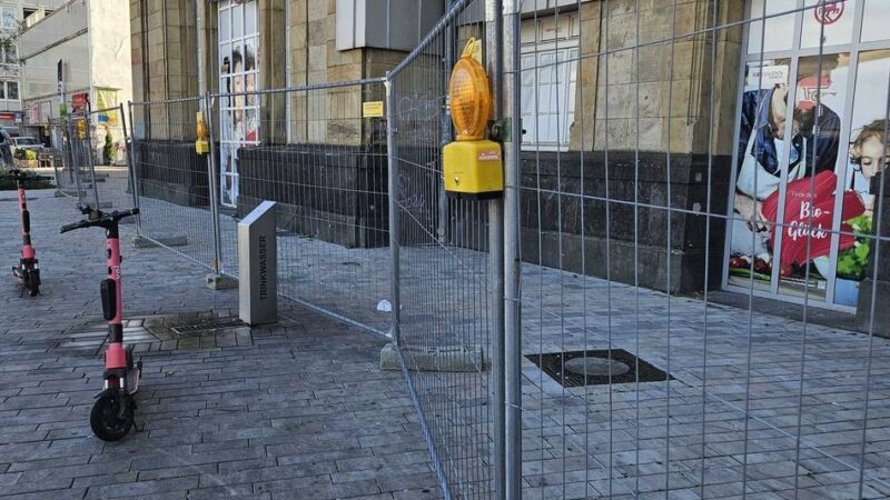 Neu aufgetaucht: Der Mönchengladbacher Hauptbahnhof ist von Zäunen umringt