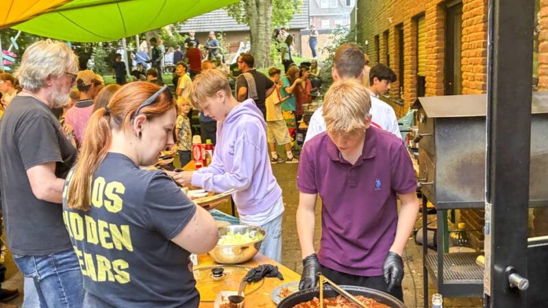 Erster Jugend-Streetfood-Markt in Kleinenbroich: Mit Paella und Crêpes den Samstagabend verbringen