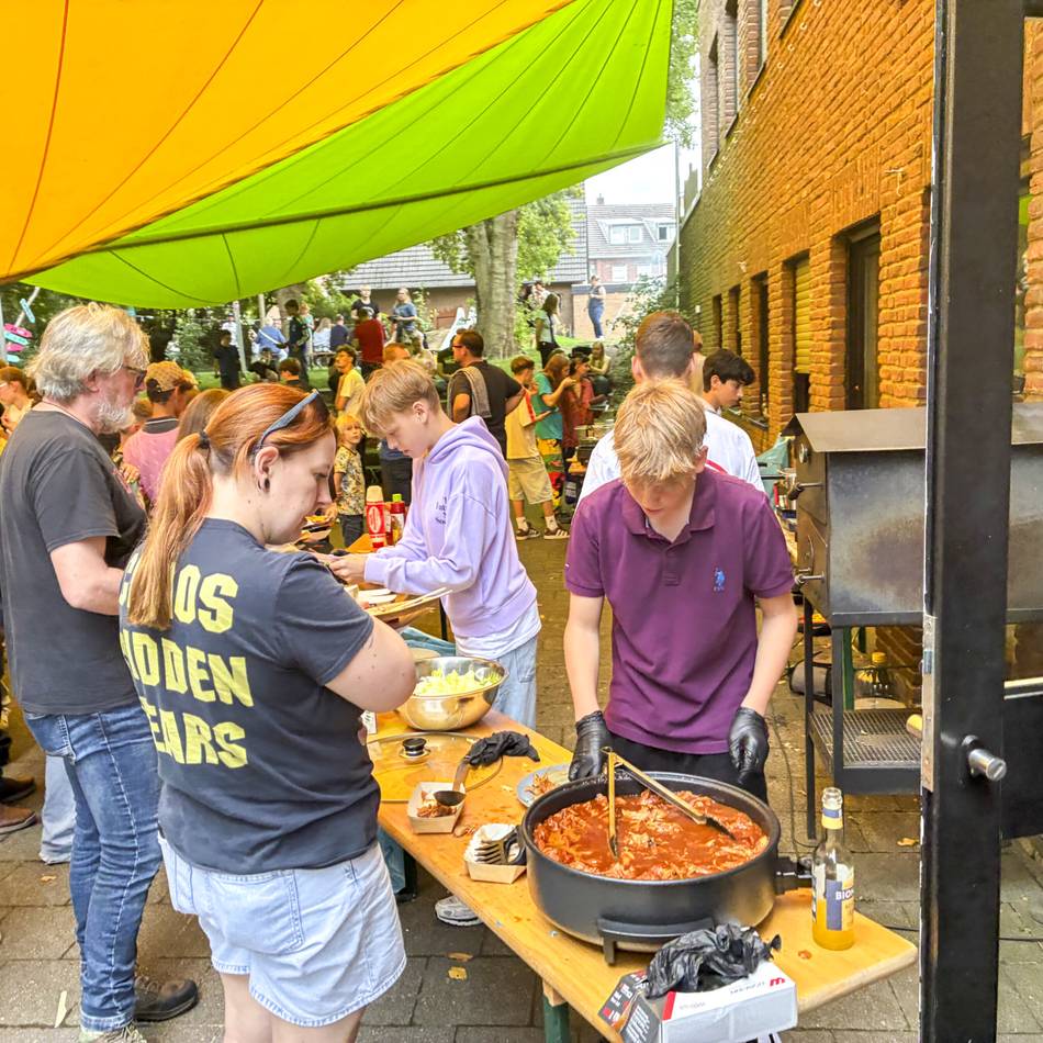 Erster Jugend-Streetfood-Markt in Kleinenbroich: Mit Paella und Crêpes den Samstagabend verbringen