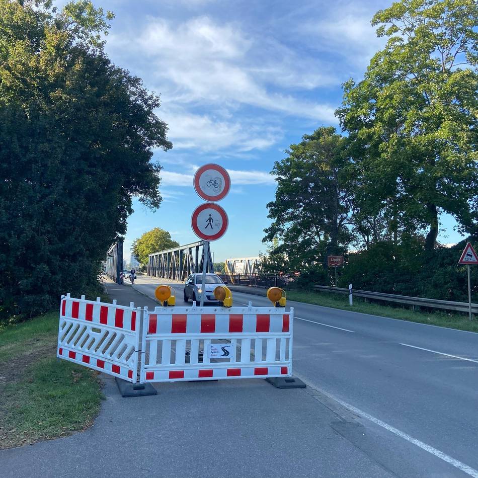 Ärger um Umleitung in Wesel: Radweg an B 8 gesperrt – „Auf Hupzeichen reagierten sie mit dem Mittelfinger“