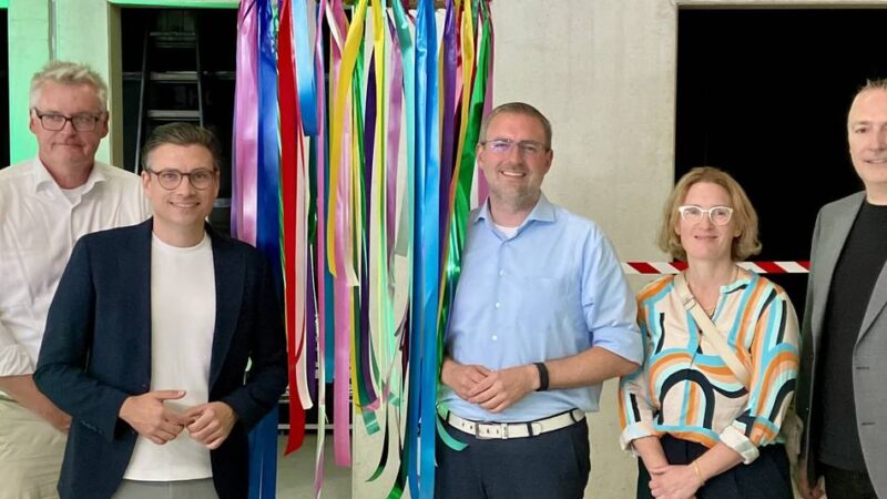 Neue Realschule wächst im Rekordtempo: Richtfest für Dormagens teuerstes Bauprojekt