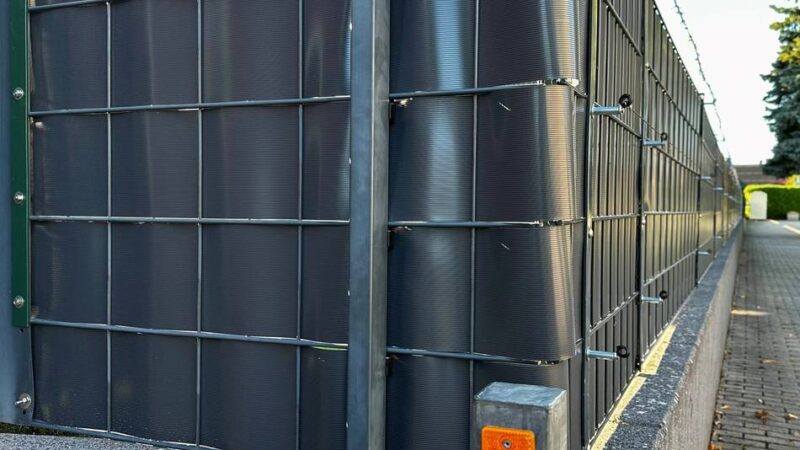 An Grundschule in Bedburg-Hau: Stacheldraht am Schulweg erschreckt Eltern