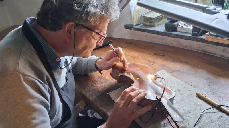 Besonderes Konzert in Kevelaer: Instrumente, die vom Leid des Krieges erzählen