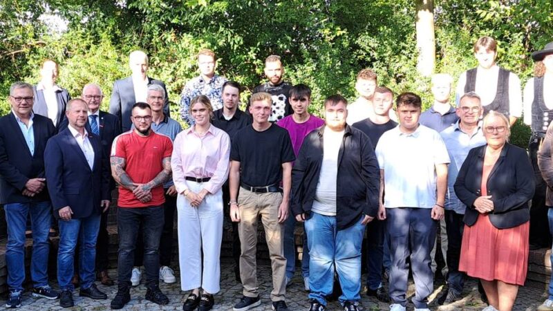 Lossprechung der Bau-Innungen Kleve und Wesel: Das Baugewerbe begrüßt neue Fachkräfte