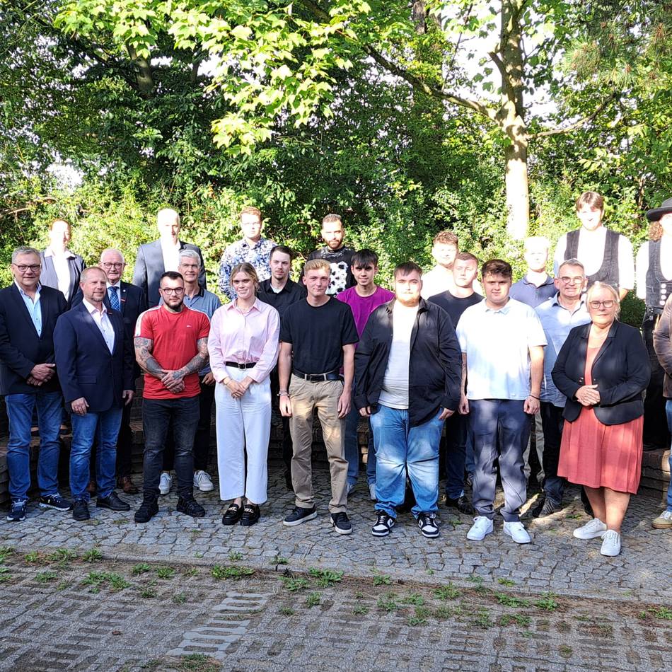 Lossprechung der Bau-Innungen Kleve und Wesel: Das Baugewerbe begrüßt neue Fachkräfte