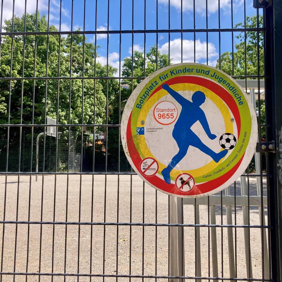 An der Stendaler Straße in Düsseldorf: Umbauarbeiten für Multisportanlage in Hassels sollen „eventuell im Winter“ starten