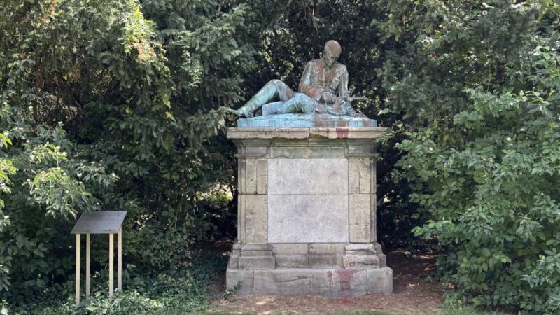 In der Zentralbibliothek Düsseldorf: Historiker laden zur Diskussion über Kolonialdenkmal ein