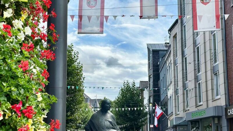 Brauchtum in Grevenbroich: Innenstadt strahlt in Schützenfarben
