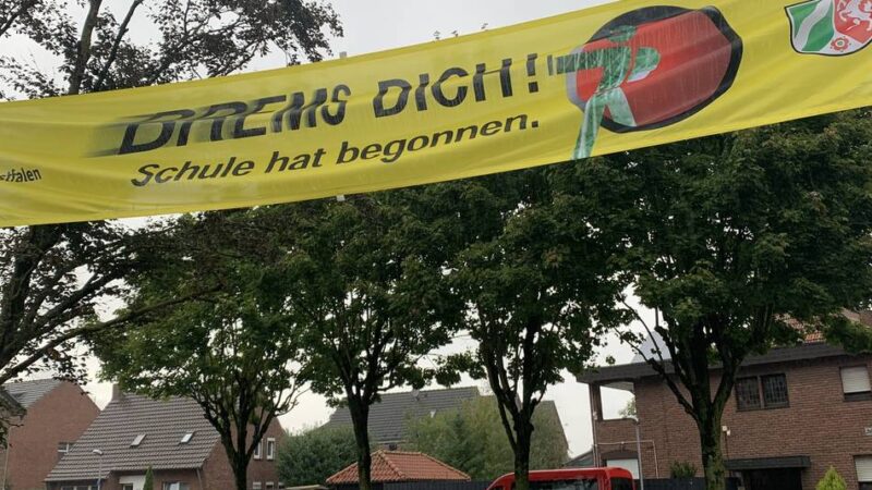 Vorfall am Schulzentrum Kevelaer: Verwirrter Mann mit freiem Oberkörper erschreckt Schüler mit Gabel